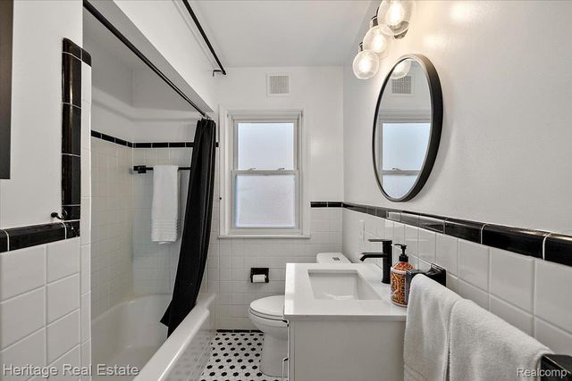 2335 Hawkins Avenue, Royal Oak, MI 48073