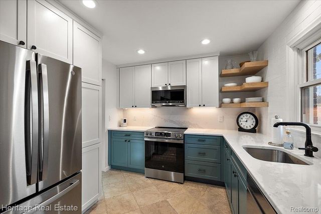 2335 Hawkins Avenue, Royal Oak, MI 48073