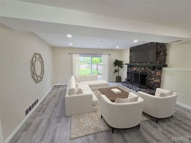 601 Burwick Terrace, Manchester, MO 63021