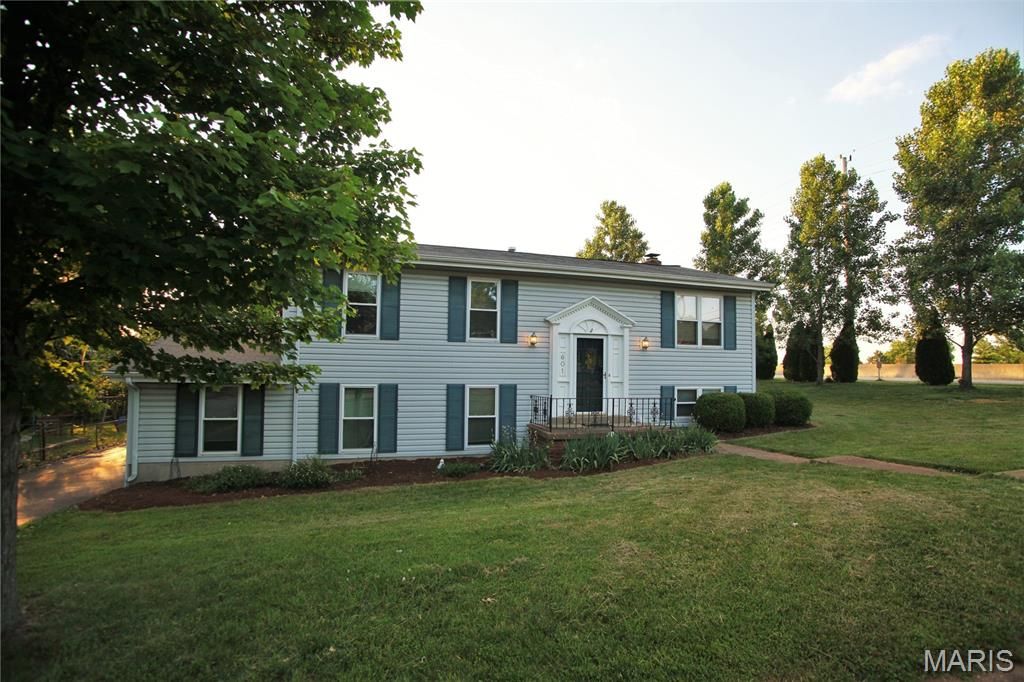 601 Burwick Terrace, Manchester, MO 63021