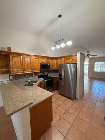 3171 Holiday Springs Boulevard 325, Margate, FL 33063