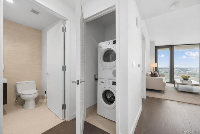 131-05 40th Road 18H, Flushing, NY 11354