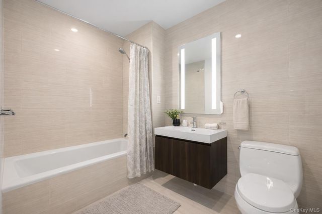 131-05 40th Road 18H, Flushing, NY 11354