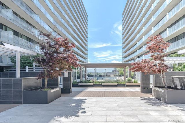 131-05 40th Road 18H, Flushing, NY 11354