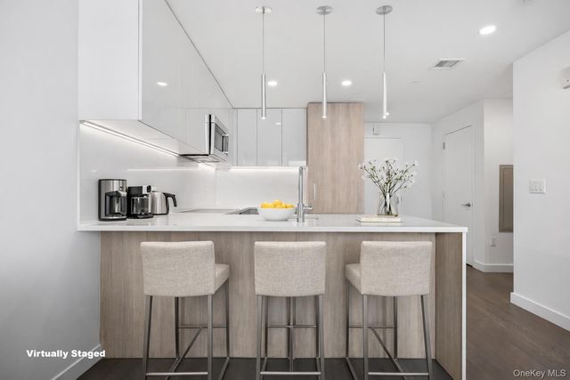 131-05 40th Road 18H, Flushing, NY 11354