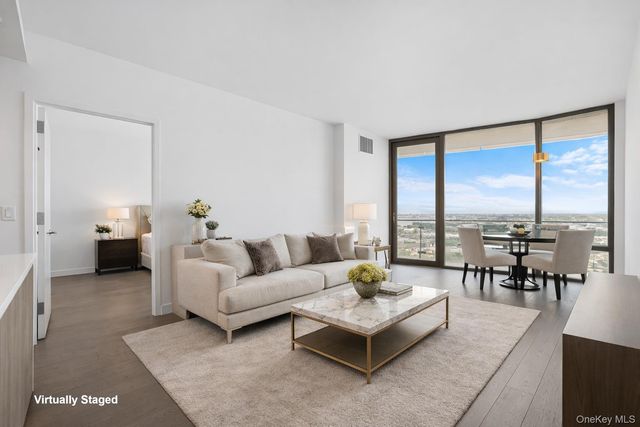 131-05 40th Road 18H, Flushing, NY 11354