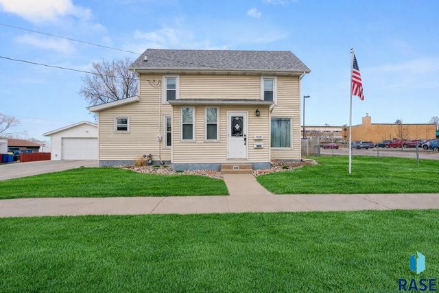 1600 W 9th St Street, Sioux Falls, SD 57104