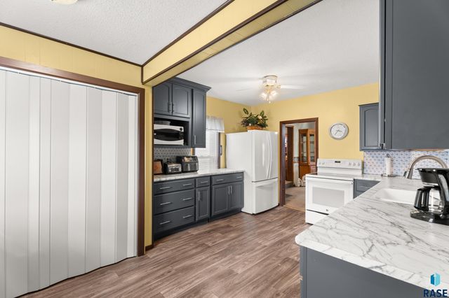 1600 W 9th St Street, Sioux Falls, SD 57104