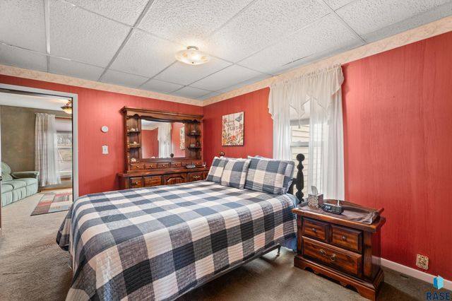 1600 W 9th St Street, Sioux Falls, SD 57104