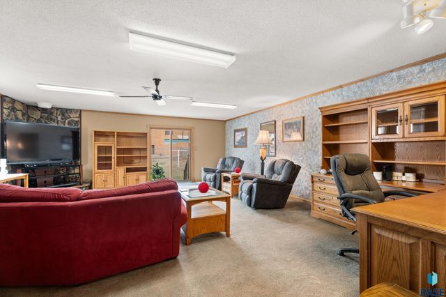 1600 W 9th St Street, Sioux Falls, SD 57104