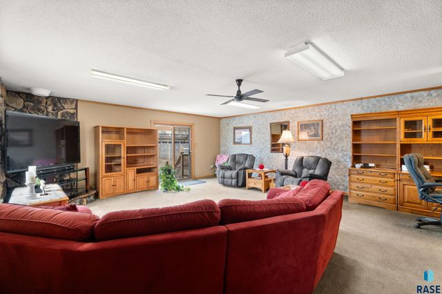 1600 W 9th St Street, Sioux Falls, SD 57104