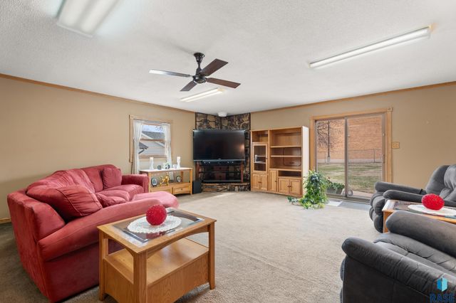 1600 W 9th St Street, Sioux Falls, SD 57104