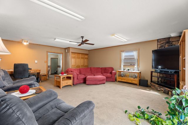 1600 W 9th St Street, Sioux Falls, SD 57104