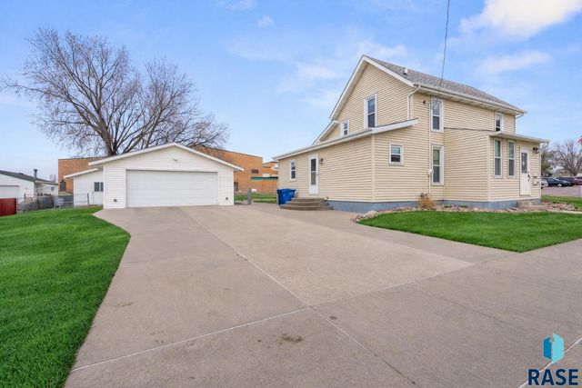 1600 W 9th St Street, Sioux Falls, SD 57104