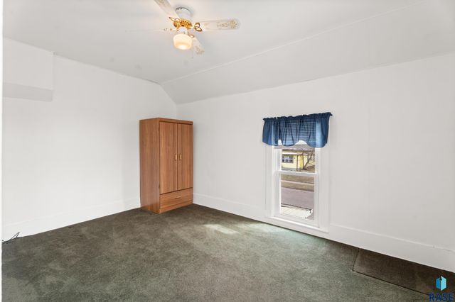 1600 W 9th St Street, Sioux Falls, SD 57104