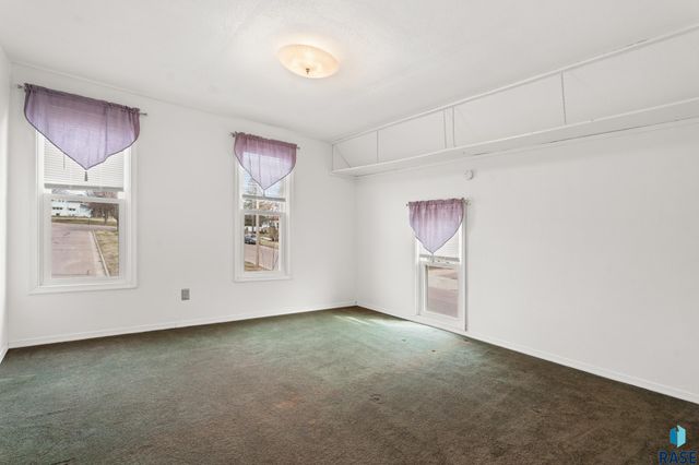 1600 W 9th St Street, Sioux Falls, SD 57104