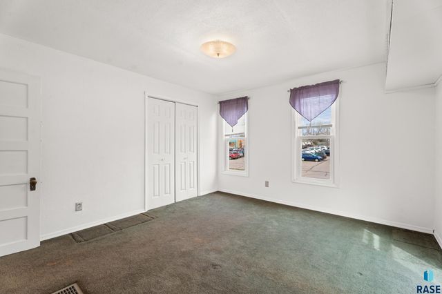 1600 W 9th St Street, Sioux Falls, SD 57104