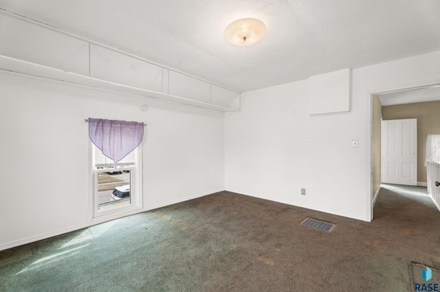 1600 W 9th St Street, Sioux Falls, SD 57104