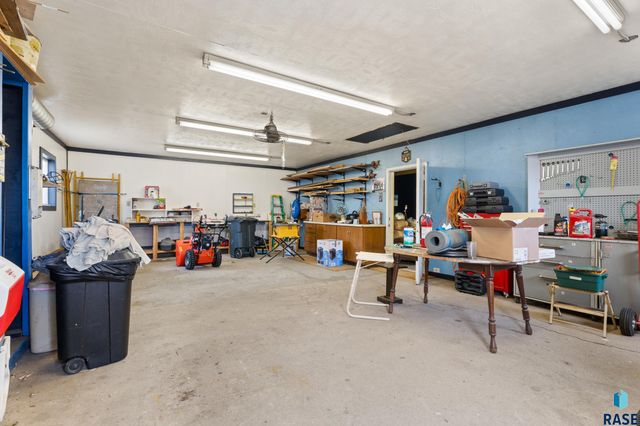 1600 W 9th St Street, Sioux Falls, SD 57104