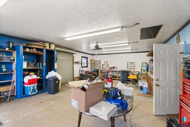 1600 W 9th St Street, Sioux Falls, SD 57104