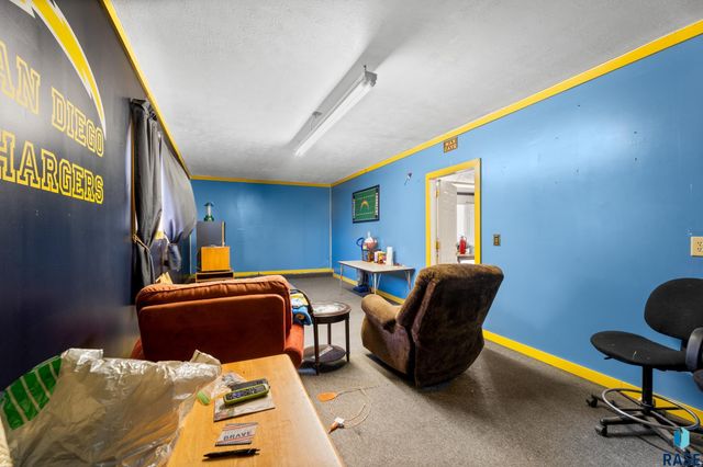 1600 W 9th St Street, Sioux Falls, SD 57104