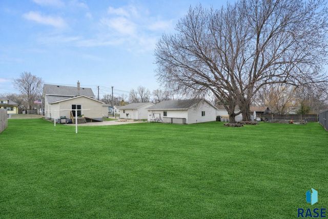 1600 W 9th St Street, Sioux Falls, SD 57104