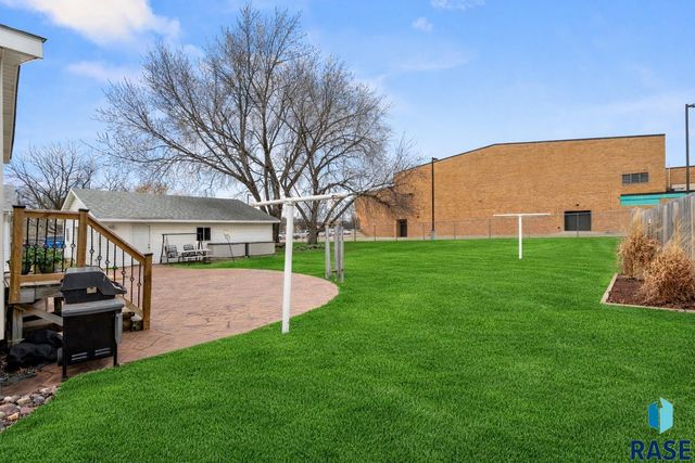 1600 W 9th St Street, Sioux Falls, SD 57104