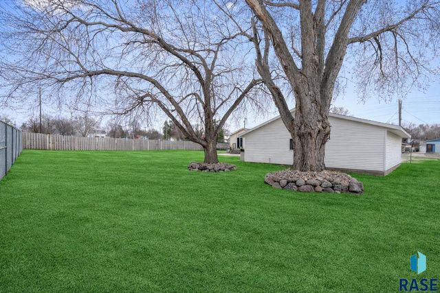 1600 W 9th St Street, Sioux Falls, SD 57104