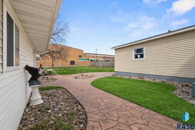 1600 W 9th St Street, Sioux Falls, SD 57104