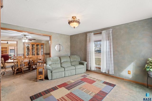 1600 W 9th St Street, Sioux Falls, SD 57104