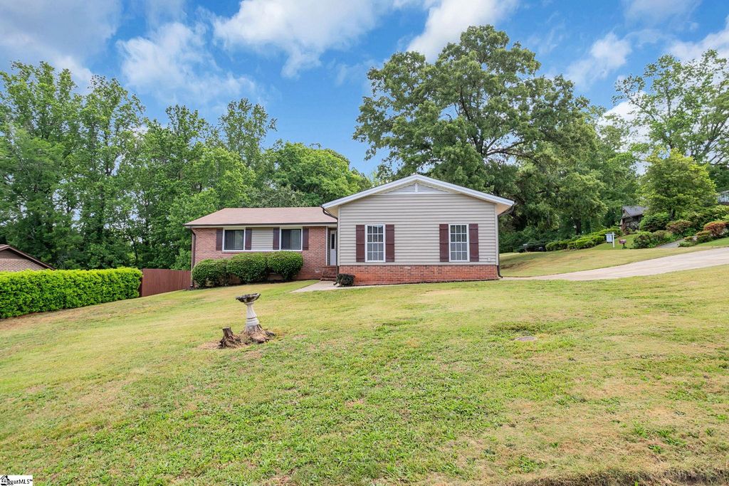 1100 Charter Oak Drive, Taylors, SC 29687