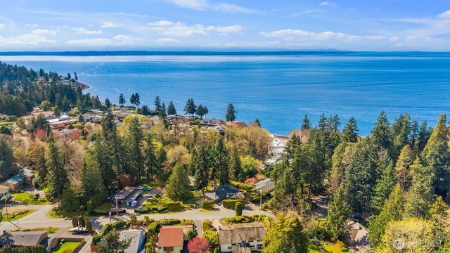 16858 76th Avenue W, Edmonds, WA 98026