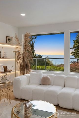 16858 76th Avenue W, Edmonds, WA 98026