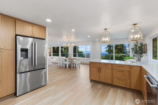 16858 76th Avenue W, Edmonds, WA 98026