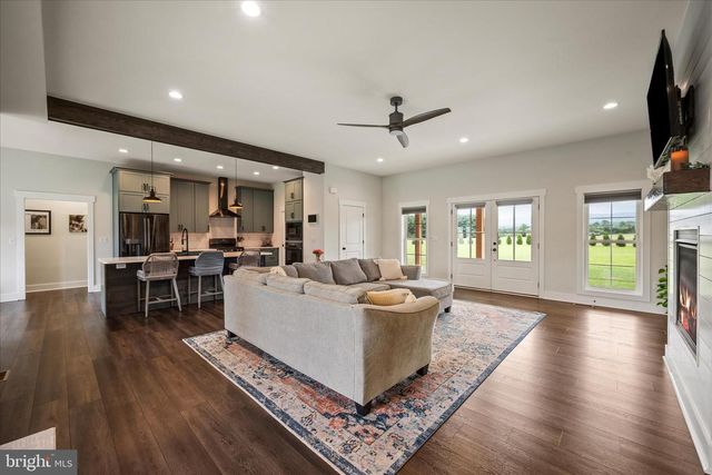 886 MIDDLE FORK RD, Cross Junction, VA 22625