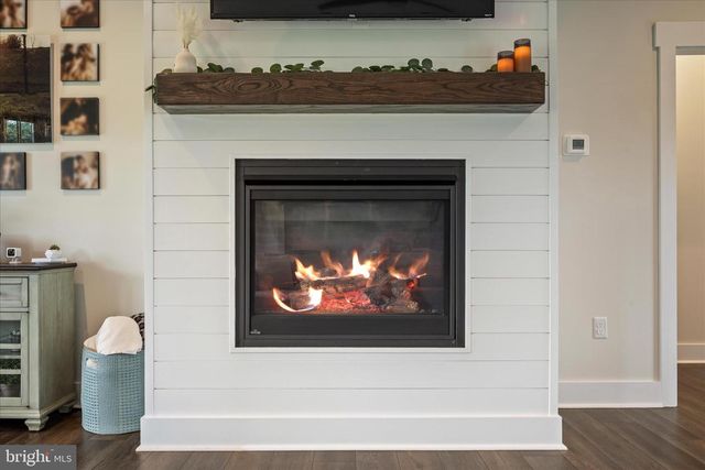 886 MIDDLE FORK RD, Cross Junction, VA 22625