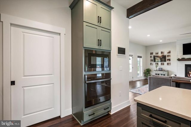 886 MIDDLE FORK RD, Cross Junction, VA 22625