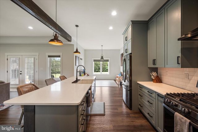 886 MIDDLE FORK RD, Cross Junction, VA 22625