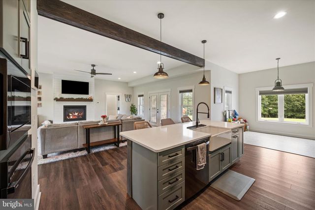 886 MIDDLE FORK RD, Cross Junction, VA 22625