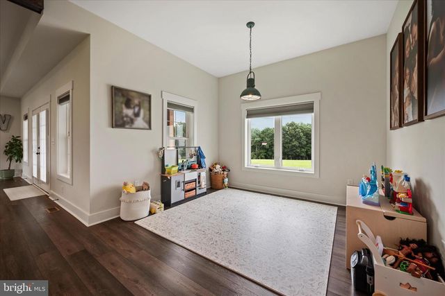 886 MIDDLE FORK RD, Cross Junction, VA 22625
