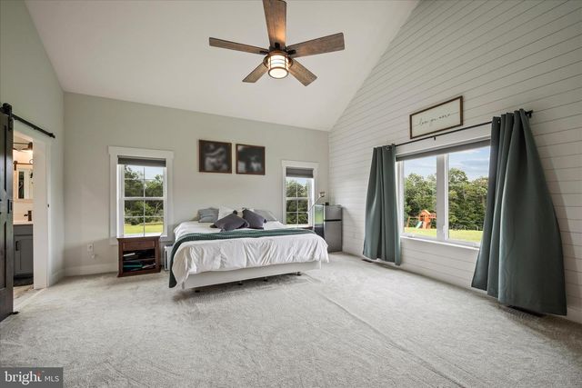 886 MIDDLE FORK RD, Cross Junction, VA 22625