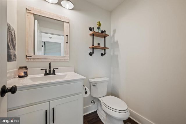 886 MIDDLE FORK RD, Cross Junction, VA 22625