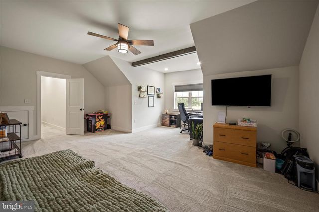 886 MIDDLE FORK RD, Cross Junction, VA 22625