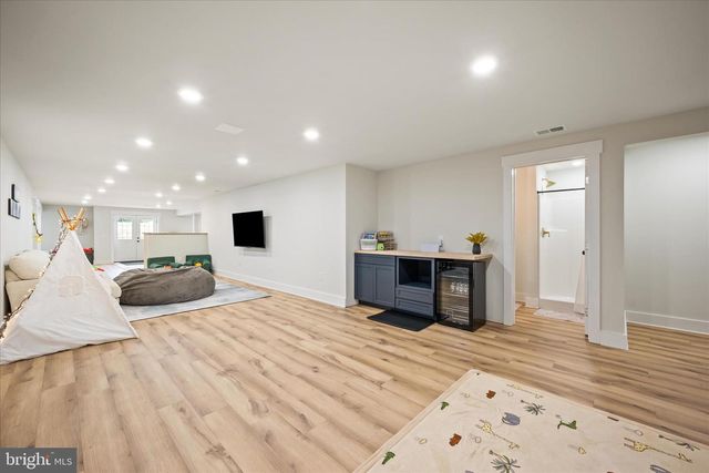 886 MIDDLE FORK RD, Cross Junction, VA 22625