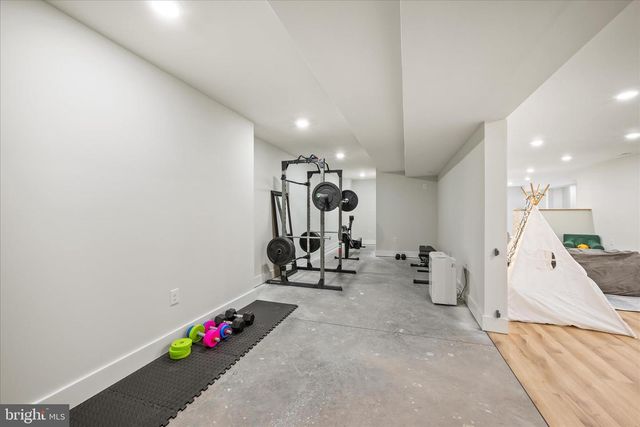 886 MIDDLE FORK RD, Cross Junction, VA 22625