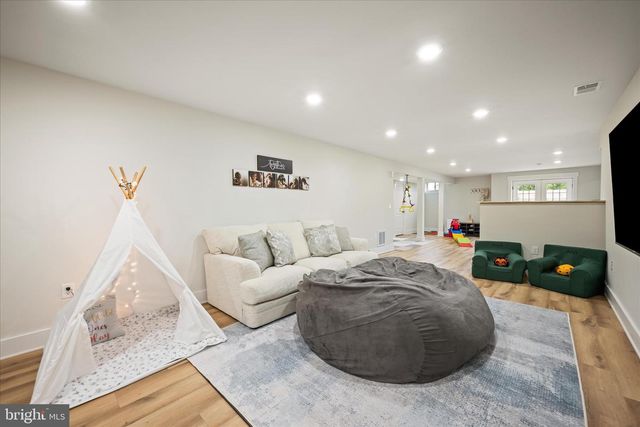 886 MIDDLE FORK RD, Cross Junction, VA 22625