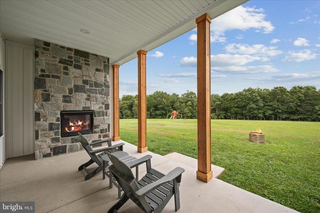 886 MIDDLE FORK RD, Cross Junction, VA 22625
