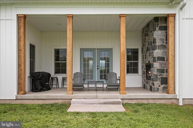 886 MIDDLE FORK RD, Cross Junction, VA 22625