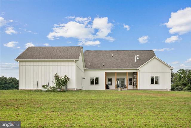886 MIDDLE FORK RD, Cross Junction, VA 22625
