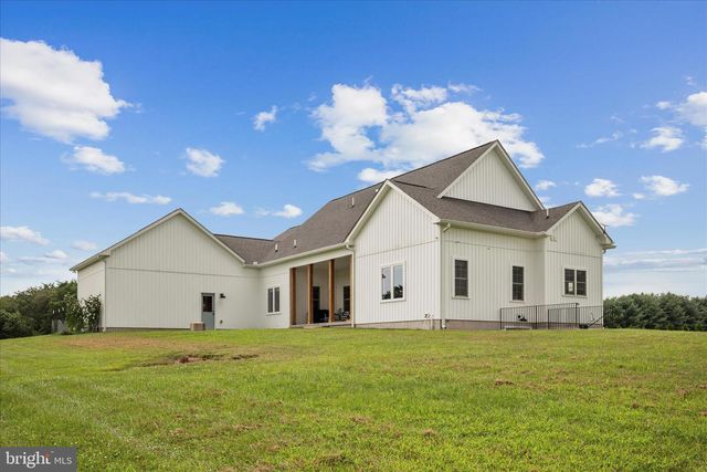 886 MIDDLE FORK RD, Cross Junction, VA 22625